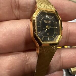 Works 17mm Orient Octagonal Ladies Bracelet Watch Black Dial Quartz Vintage